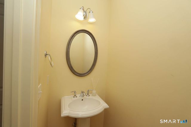 38 Bradford Walk 38, Farmington, CT 06032