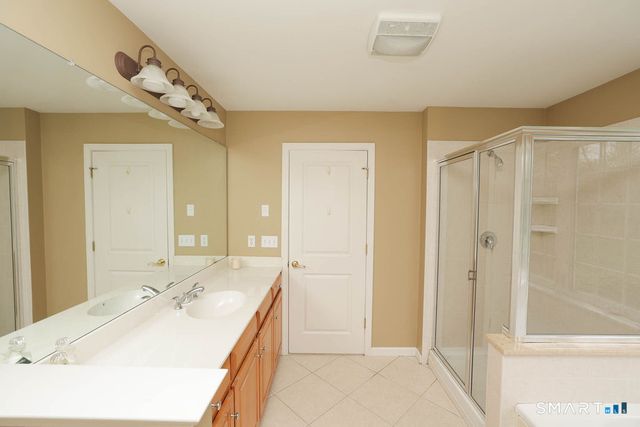 38 Bradford Walk 38, Farmington, CT 06032