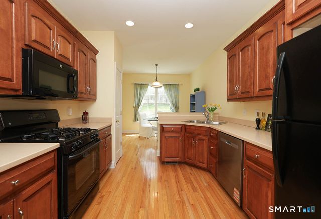 38 Bradford Walk 38, Farmington, CT 06032