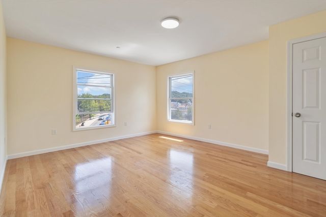 1 Glenwood St 5, Malden, MA 02148