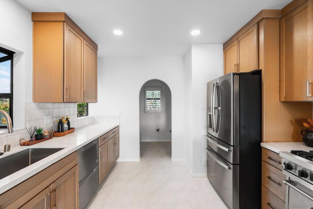Image 9 of property listing at 4557 Mayapan Dr, La Mesa, CA 91941