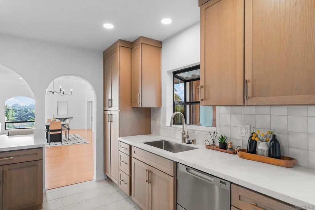 Image 11 of property listing at 4557 Mayapan Dr, La Mesa, CA 91941