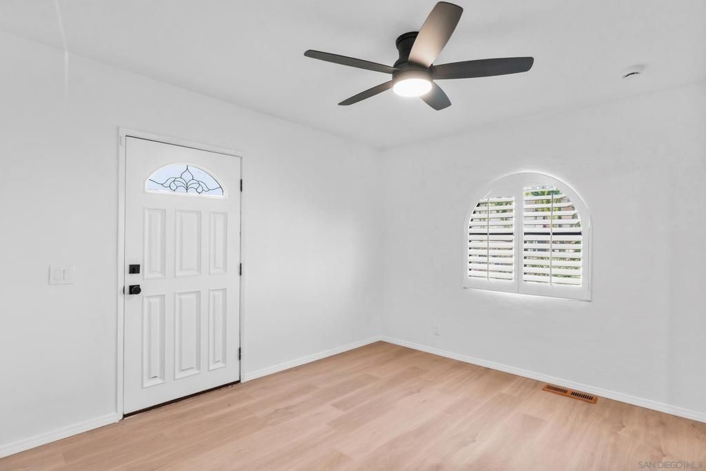 Image 17 of property listing at 4557 Mayapan Dr, La Mesa, CA 91941