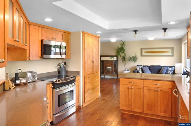 1040 SW Tall Oaks Dr, Mcminnville, OR 97128