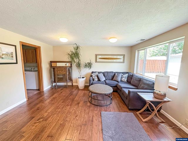 1040 SW Tall Oaks Dr, Mcminnville, OR 97128