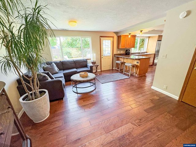 1040 SW Tall Oaks Dr, Mcminnville, OR 97128