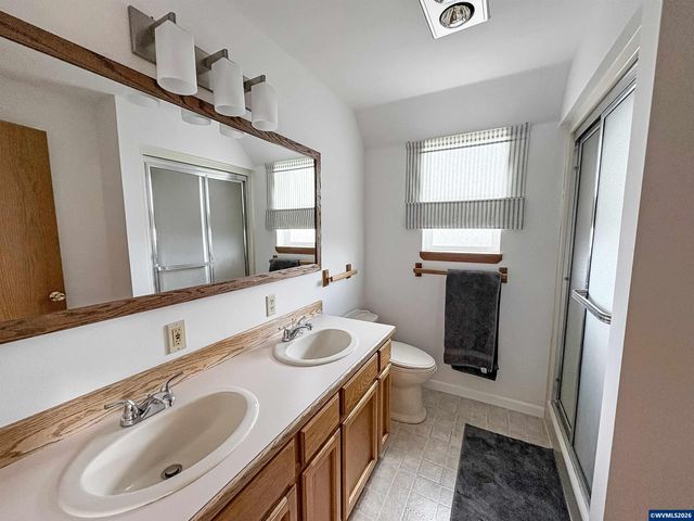 1040 SW Tall Oaks Dr, Mcminnville, OR 97128