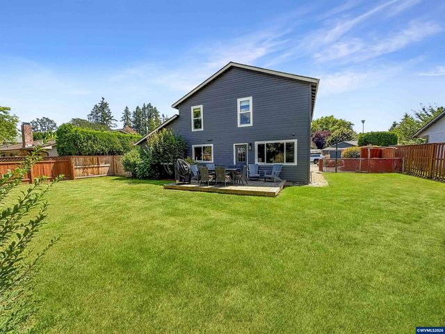 1040 SW Tall Oaks Dr, Mcminnville, OR 97128
