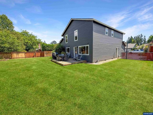 1040 SW Tall Oaks Dr, Mcminnville, OR 97128