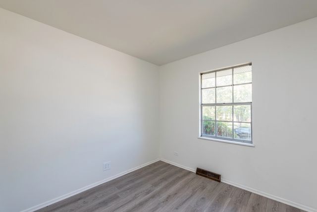 2713 W VERMONT Avenue, Waukegan, IL 60087