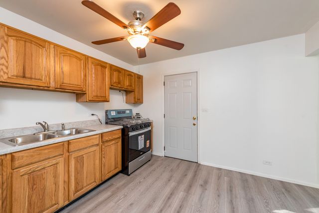 2713 W VERMONT Avenue, Waukegan, IL 60087