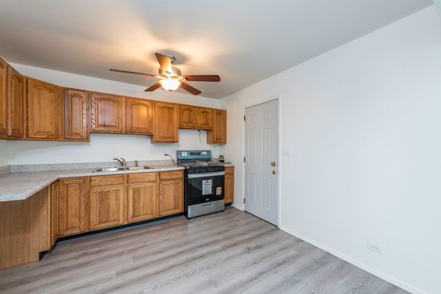 2713 W VERMONT Avenue, Waukegan, IL 60087