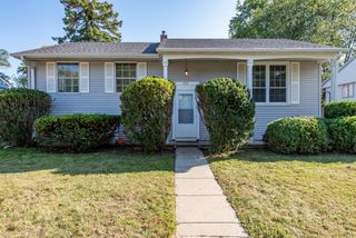 2713 W VERMONT Avenue, Waukegan, IL 60087