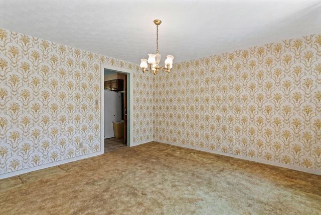 27 Kinnicutt Rd, Worcester, MA 01602