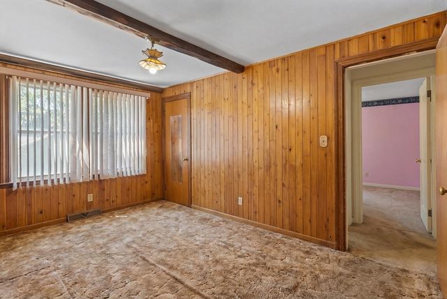 27 Kinnicutt Rd, Worcester, MA 01602