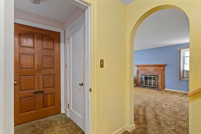27 Kinnicutt Rd, Worcester, MA 01602