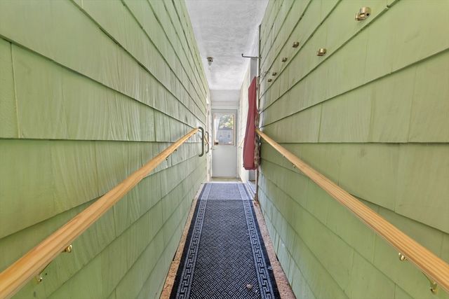 27 Kinnicutt Rd, Worcester, MA 01602