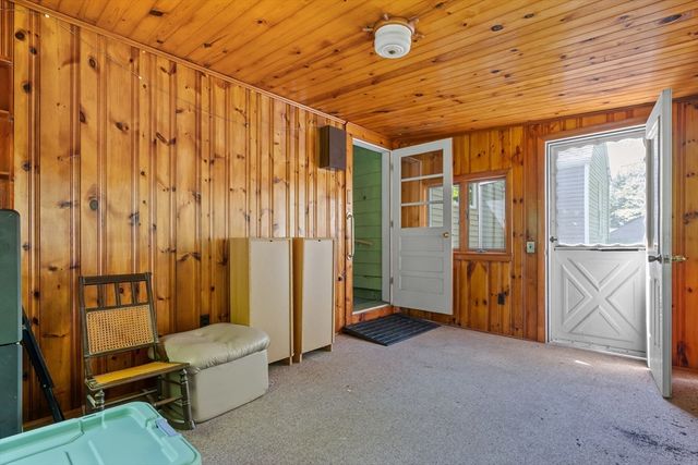 27 Kinnicutt Rd, Worcester, MA 01602