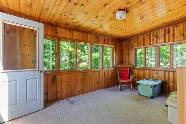 27 Kinnicutt Rd, Worcester, MA 01602