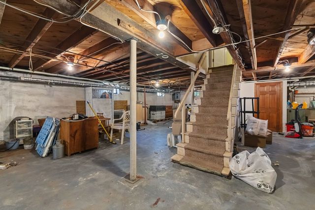 27 Kinnicutt Rd, Worcester, MA 01602