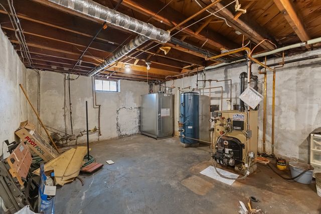 27 Kinnicutt Rd, Worcester, MA 01602