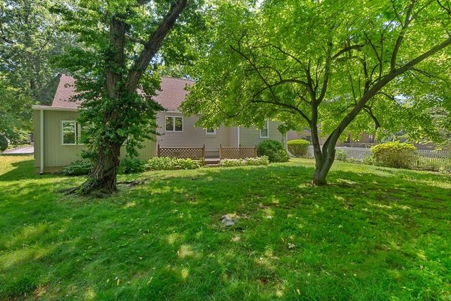 27 Kinnicutt Rd, Worcester, MA 01602