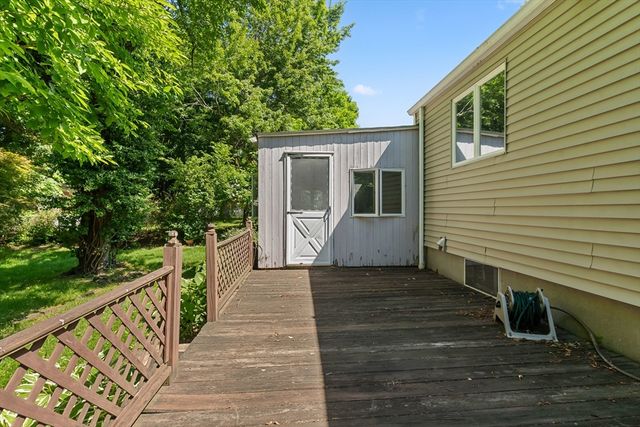 27 Kinnicutt Rd, Worcester, MA 01602