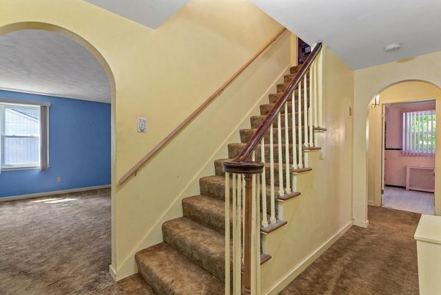 27 Kinnicutt Rd, Worcester, MA 01602