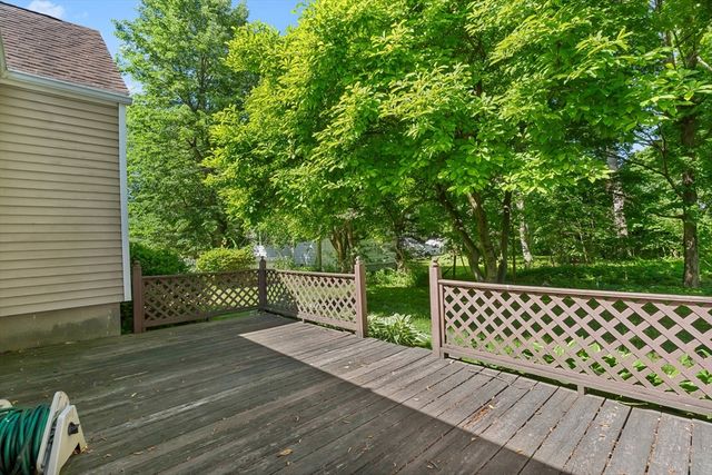 27 Kinnicutt Rd, Worcester, MA 01602