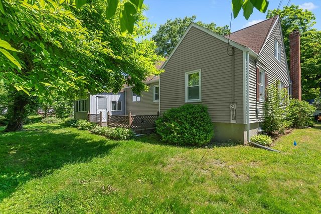 27 Kinnicutt Rd, Worcester, MA 01602