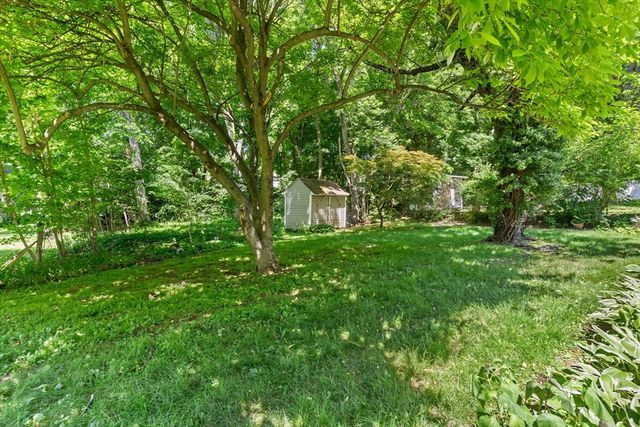 27 Kinnicutt Rd, Worcester, MA 01602
