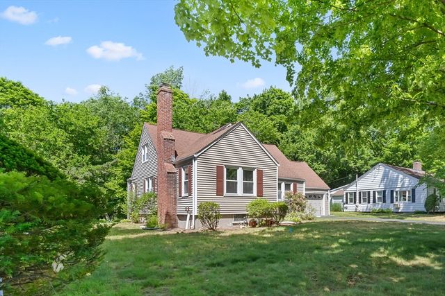27 Kinnicutt Rd, Worcester, MA 01602