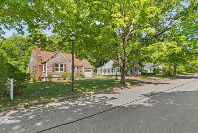 27 Kinnicutt Rd, Worcester, MA 01602
