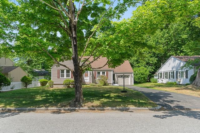 27 Kinnicutt Rd, Worcester, MA 01602
