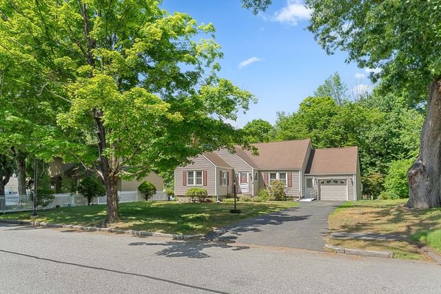 27 Kinnicutt Rd, Worcester, MA 01602