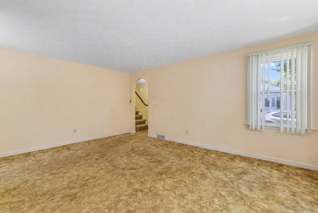 27 Kinnicutt Rd, Worcester, MA 01602