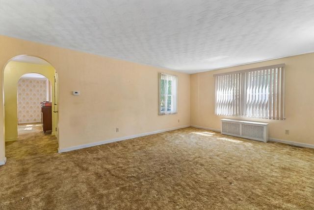 27 Kinnicutt Rd, Worcester, MA 01602