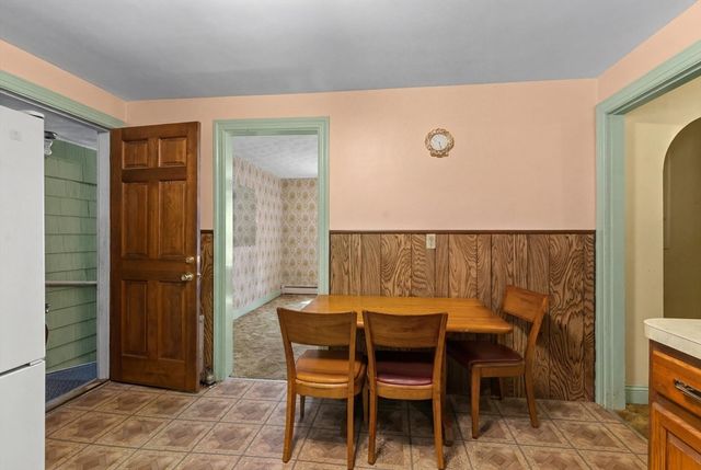 27 Kinnicutt Rd, Worcester, MA 01602