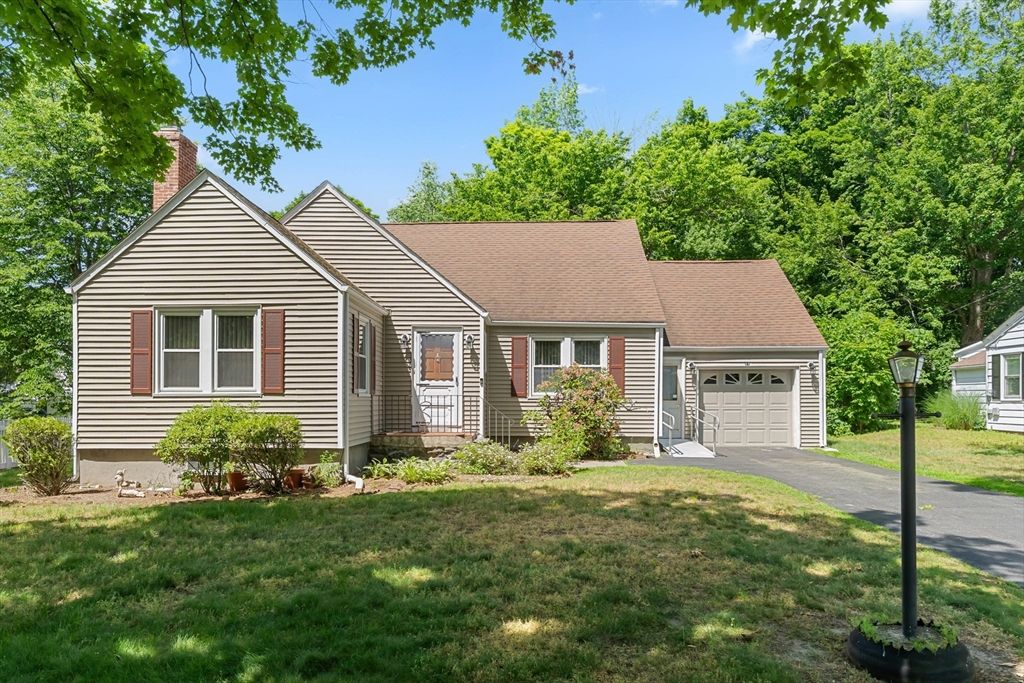 27 Kinnicutt Rd, Worcester, MA 01602