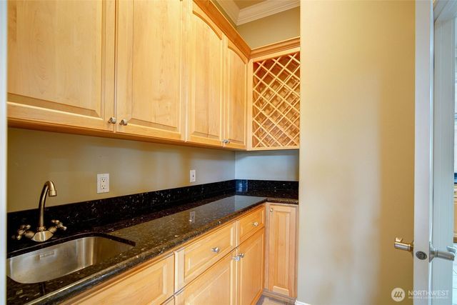 6145 93rd Avenue SE, Mercer Island, WA 98040