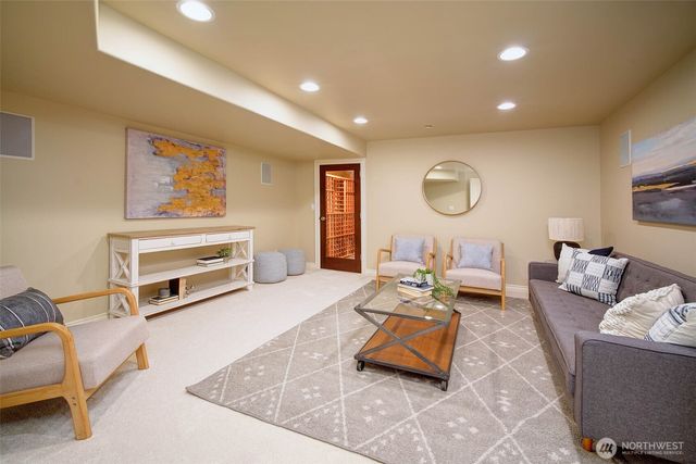 6145 93rd Avenue SE, Mercer Island, WA 98040