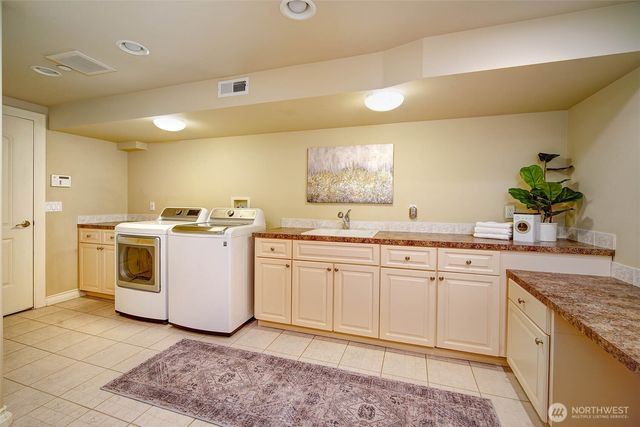 6145 93rd Avenue SE, Mercer Island, WA 98040