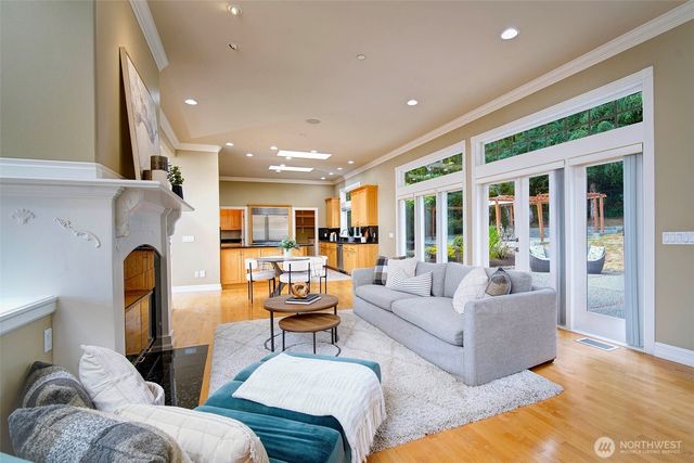 6145 93rd Avenue SE, Mercer Island, WA 98040