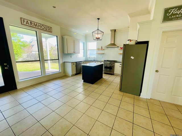 38156 Summerwood Ave, Prairieville, LA 70769