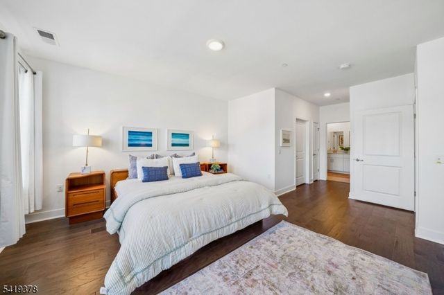 15 Whitney Ave, Morris Plains Boro, NJ 07950