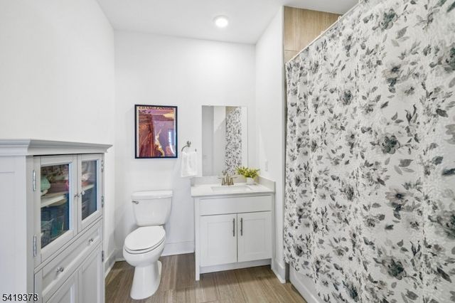 15 Whitney Ave, Morris Plains Boro, NJ 07950