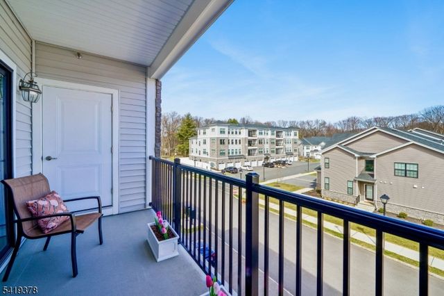 15 Whitney Ave, Morris Plains Boro, NJ 07950