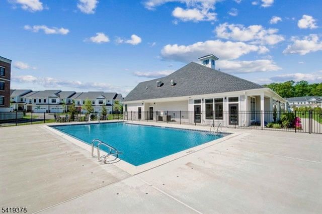 15 Whitney Ave, Morris Plains Boro, NJ 07950