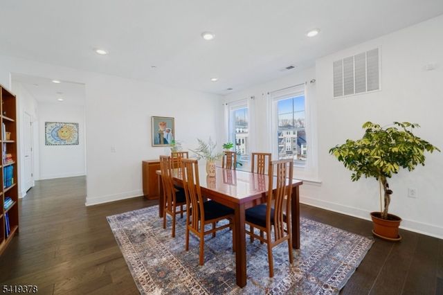 15 Whitney Ave, Morris Plains Boro, NJ 07950