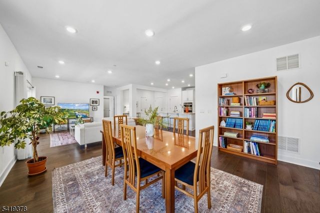 15 Whitney Ave, Morris Plains Boro, NJ 07950